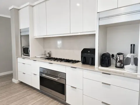 Moxie House — Kitchen appliances and cooking space