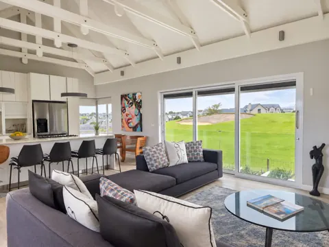 Moxie House — Upstairs lounge opening towards Kingswood fairway views